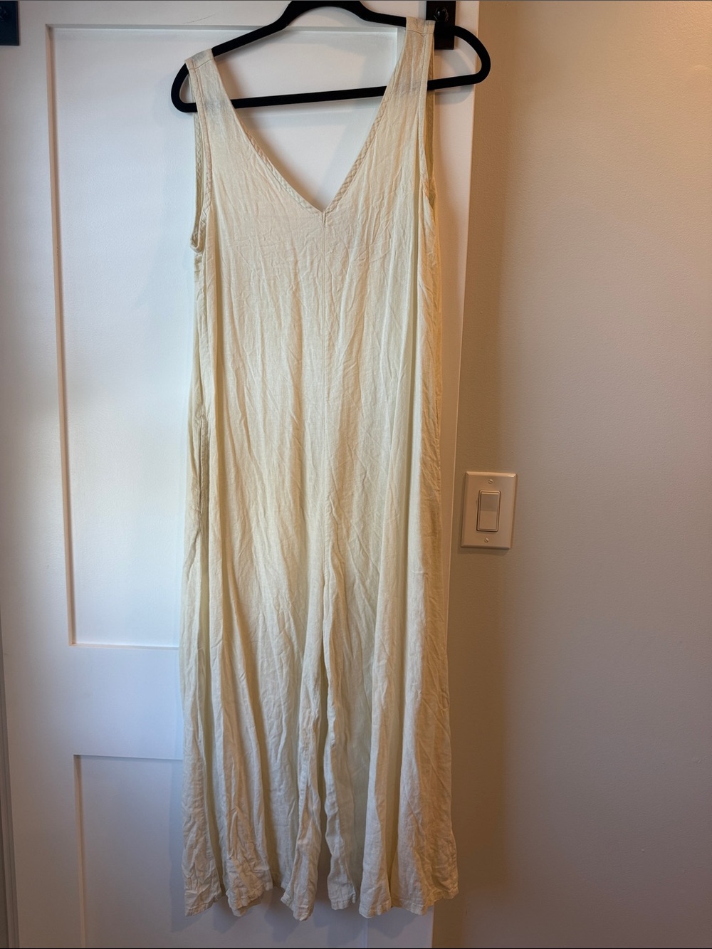 Cream V-Neck Sleeveless jumper